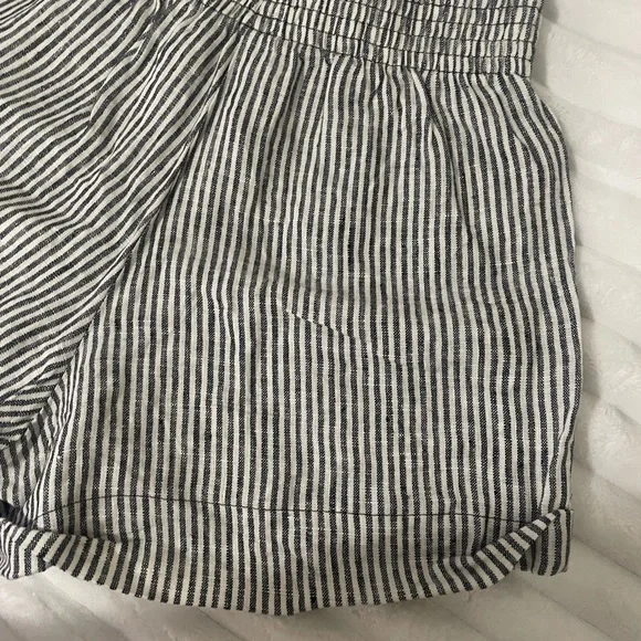 Reformation Light Gray & White Striped High Waist Women’s Shorts - Picture 4 of 13